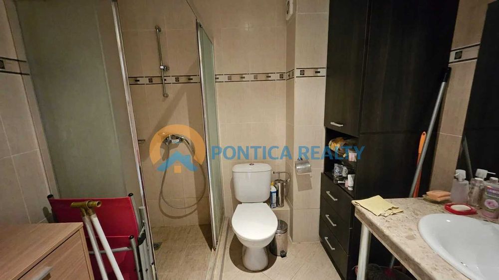 Предлагаме светъл и просторен двустаен апартамент в престижния комплекс Реджина Маре