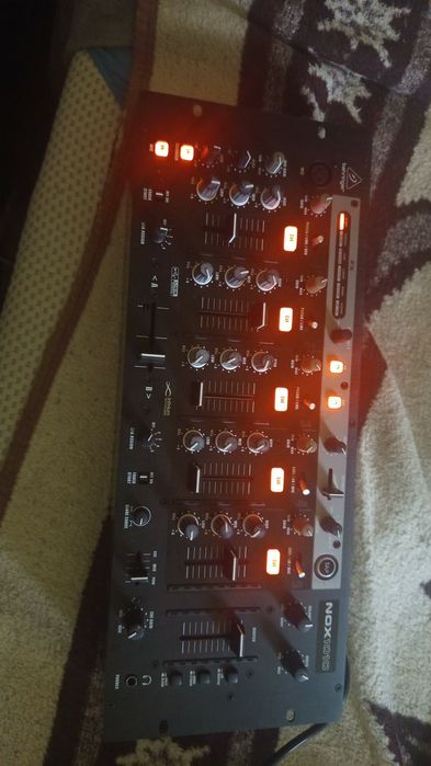 De vânzare mixer DJ Behringer NOX1010 – stare foarte bună
