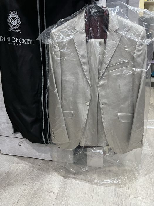 Продам мужской костюм