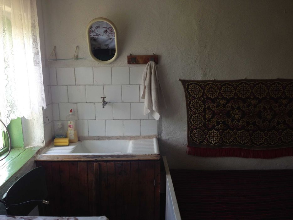 Къща с двор 1800 кв.м. в село Александрия област Добрич