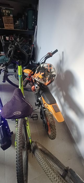 Trotineta electrica și motocros copii