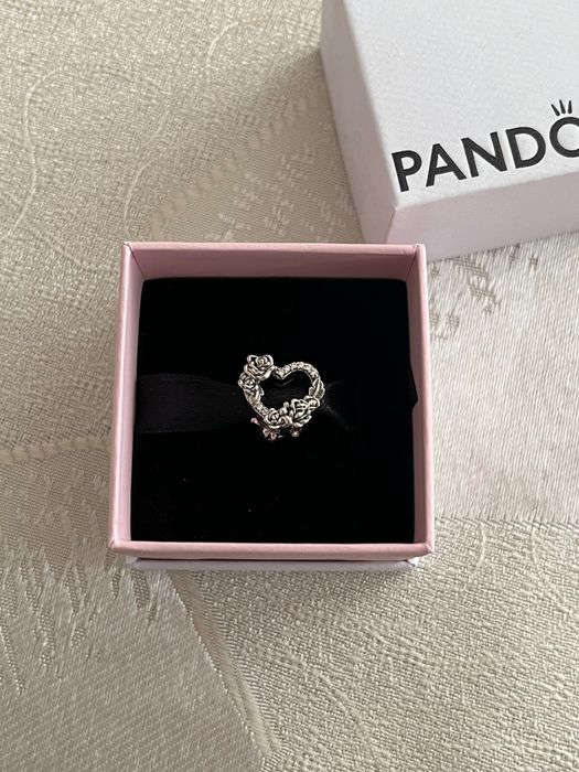 Висулка “Пандора” с формата на сърце с цветя