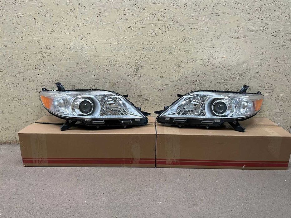 Фара на Toyota Sienna 2011- / Тойота Сиенна Сиена  2014