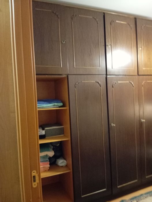 Шкаф с резьбой в отличном состоянии