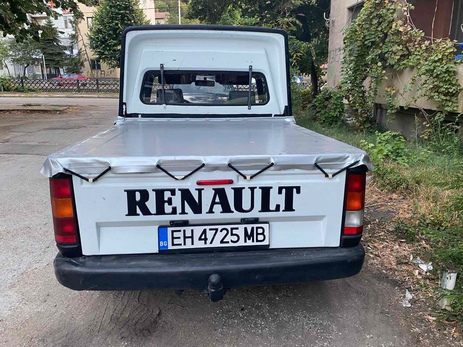 Продавам пикап Рено