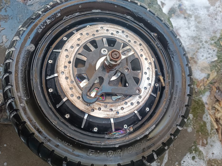 Продаю электродвигатель 72/60v 2000watt 12размер практически новый.