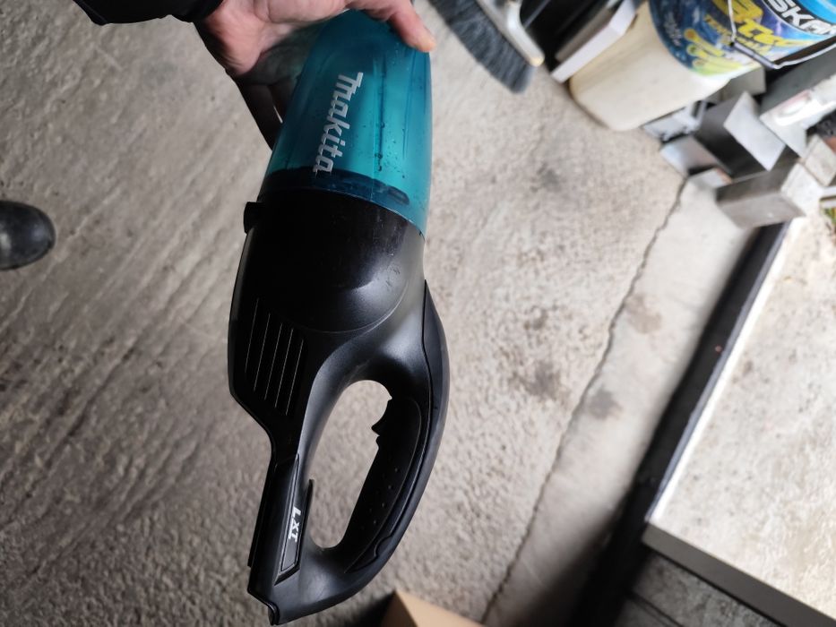 Aspirator Makita DLC180