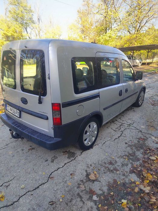 Продавам Опел комбо пънническо