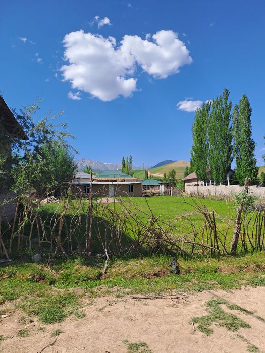 Bòstonliq. Chorvoq Yer sotiladi . 8 sotix srochni!!!