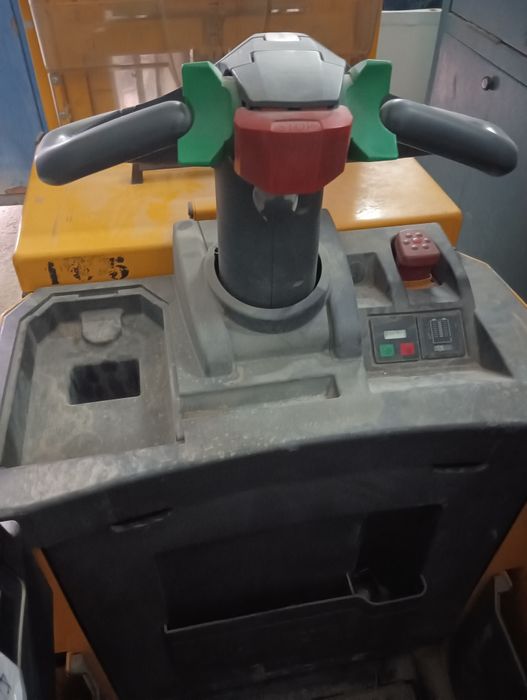 Продам вилочный погрушик