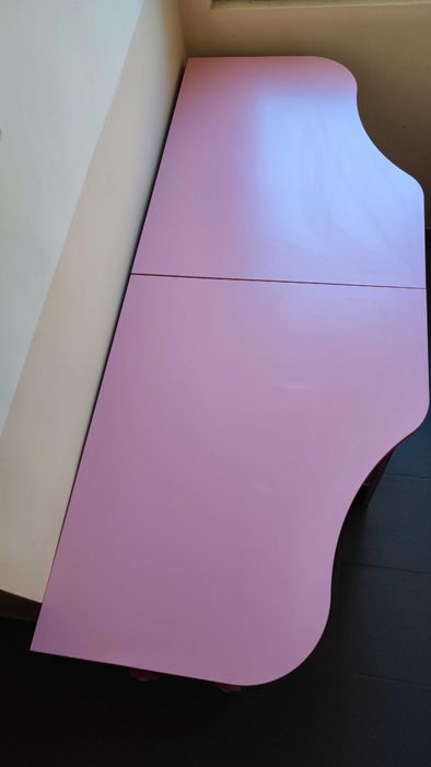 Бюро 50 лева или две огледални бюра за 100 лева