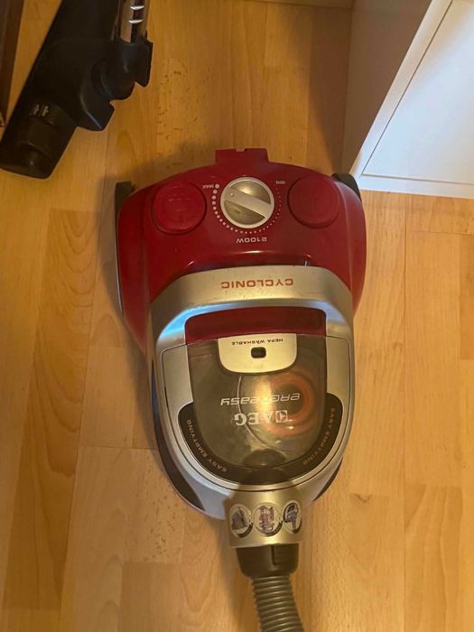 Прахосмукачка 2100 W с кабел, без торба, а с контейнер
