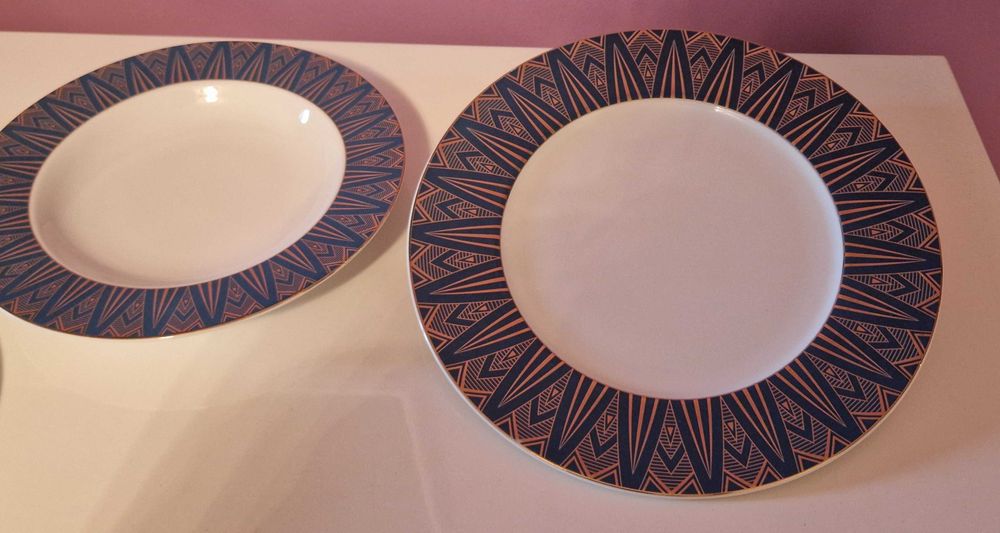 Луксозен сервиз за храна от 24 части