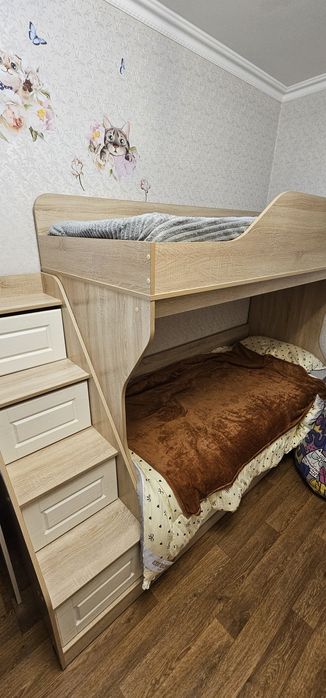 Продам 2 ярусную детскую кровать