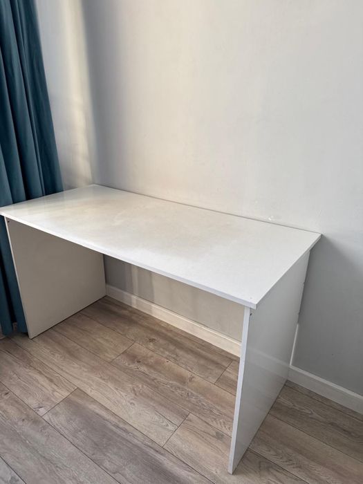 Стол письменный белый из лдсп