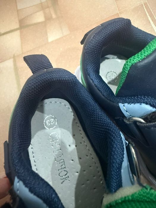 Продам Кроссовки детский