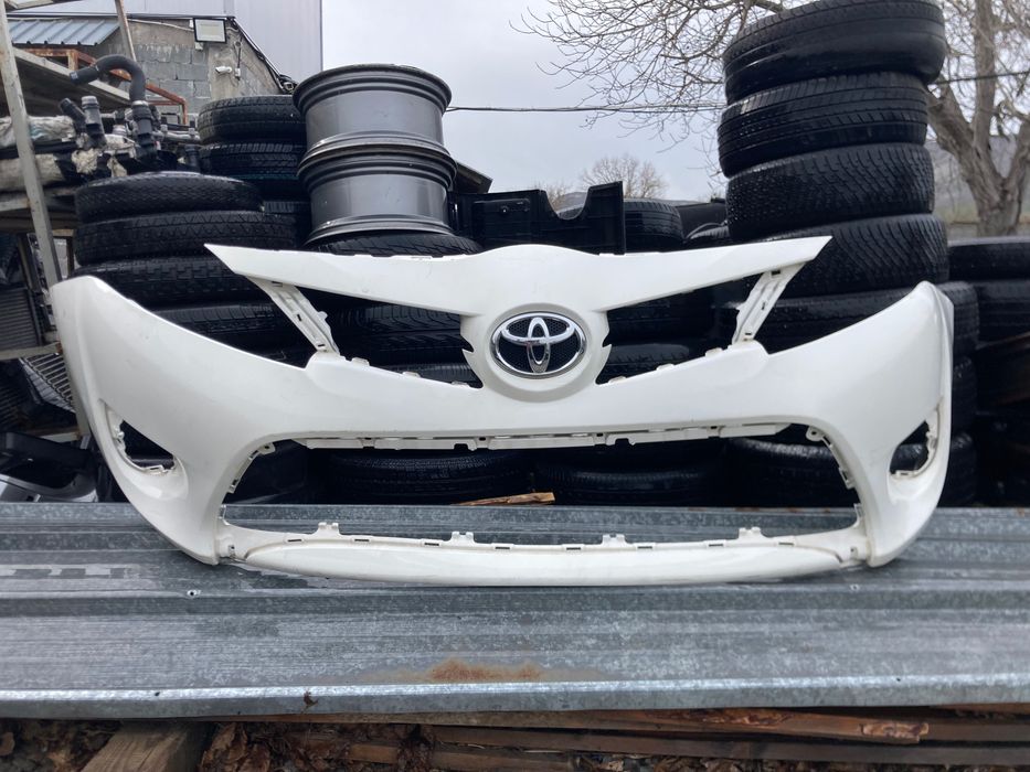 Toyota Verso. Тойота Версо. Предна броня. 13-18. Оригинална.