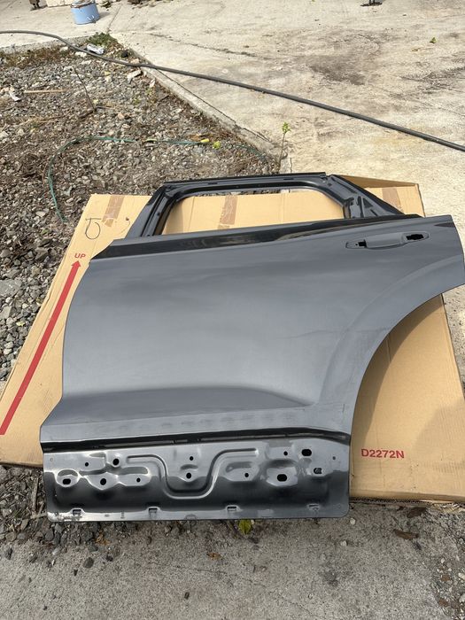 VW Touareg 2019 - задна лява врата