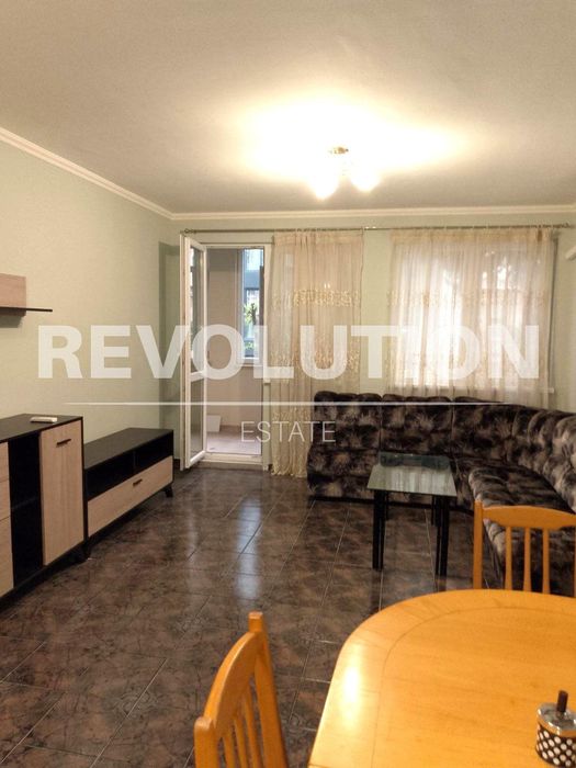 Дава се под наем Тристаен апартамент в Варна, Център - 80 кв.м за 500 € - Снимка #2