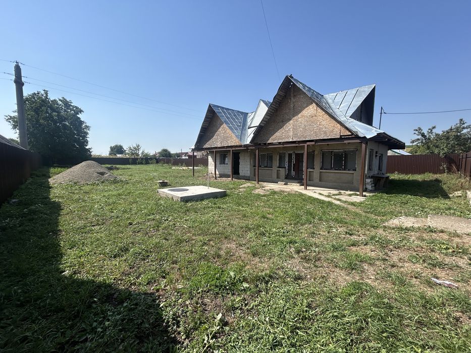 Vând casă și teren Dochia
