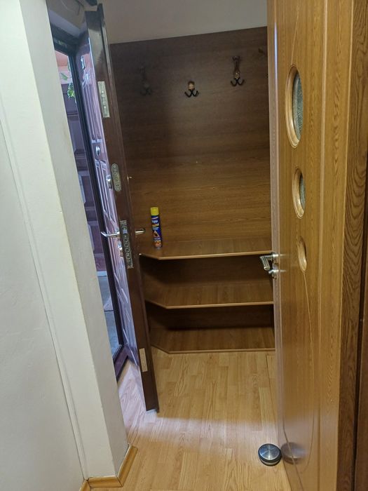 Închiriez apartament cu 2 camere