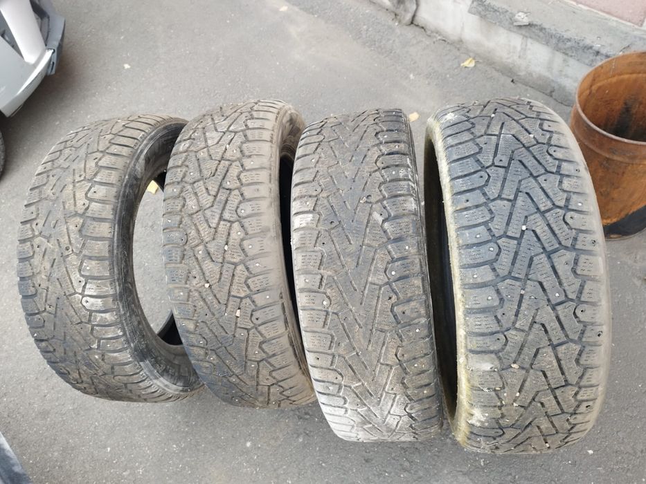 Зимние шины 215/65/17