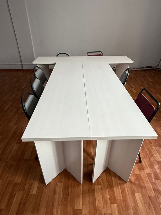 Суреттегі барлық заттар сатылады