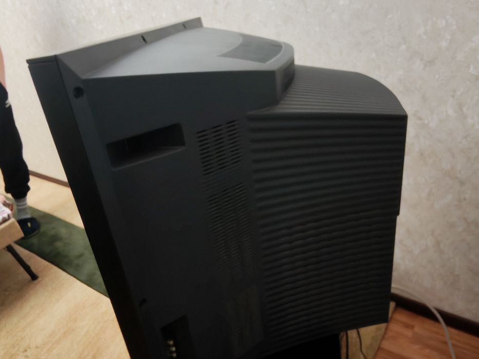 Продам телевизор lg 72mm диагональ.