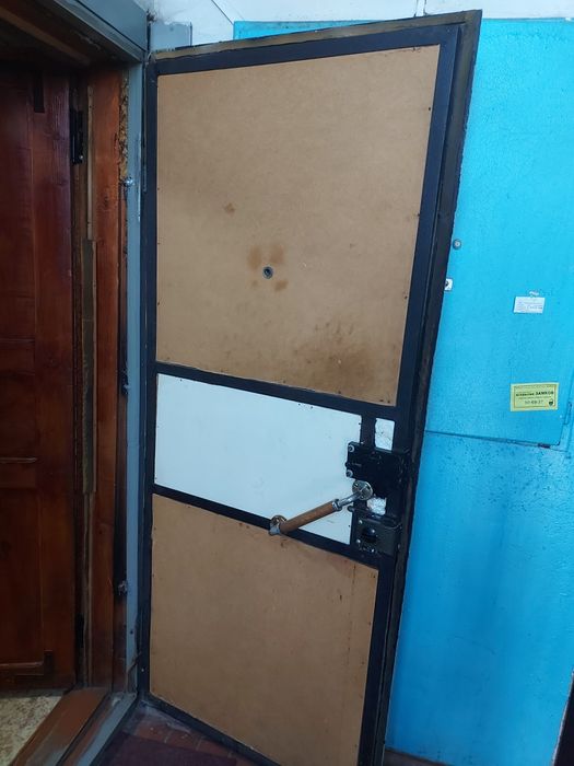 Продам входную дверь