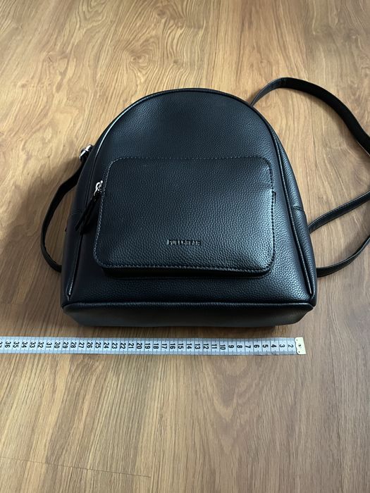 Продавам дамска кожена раница Pull&Bear