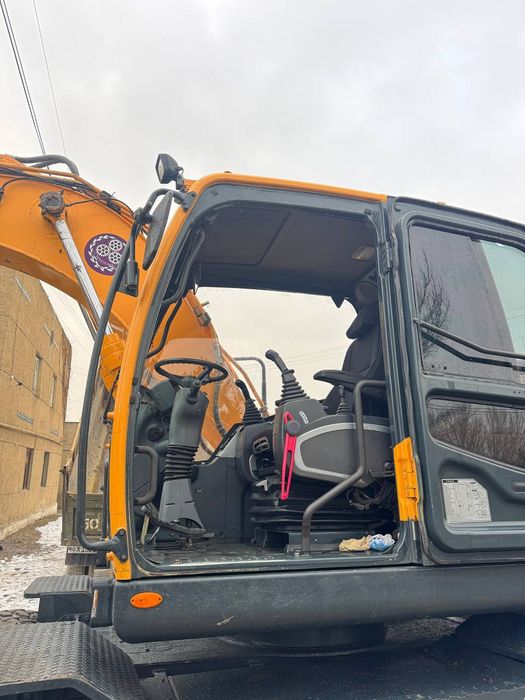 Hyundai 140 Sotiladi