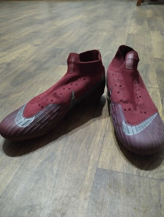 Футбольные бутсы и форма Барселоны