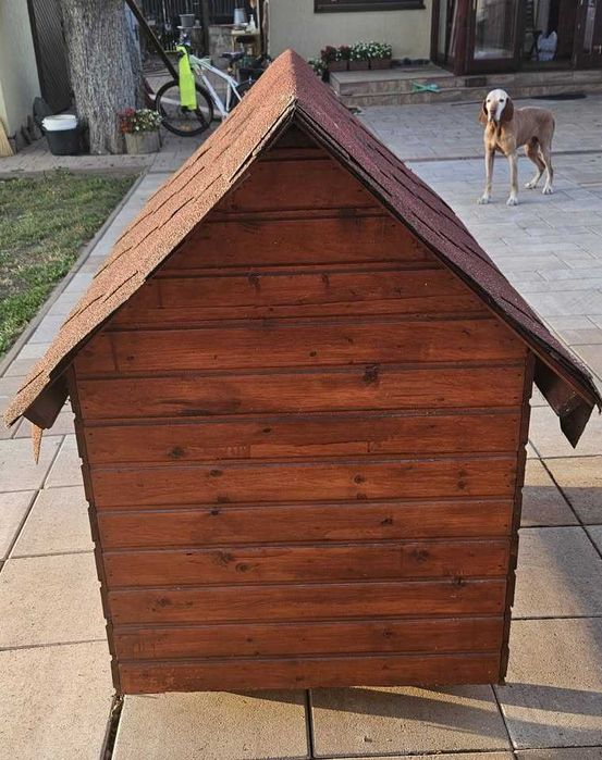 Cusca din lemn pentru caini