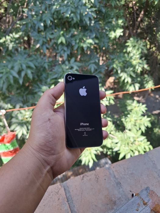 iPhone 4 // 16 gb yengi