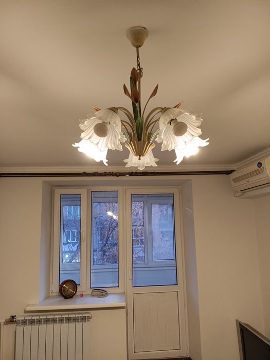 Продам люстру б/у