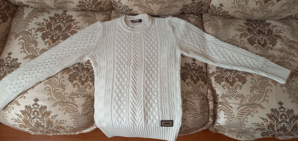 Свитер новый размер 46