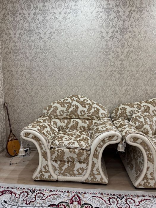 Продам диван с креслой