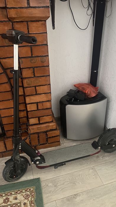 Продам Электросамокат 70000тг.торг.