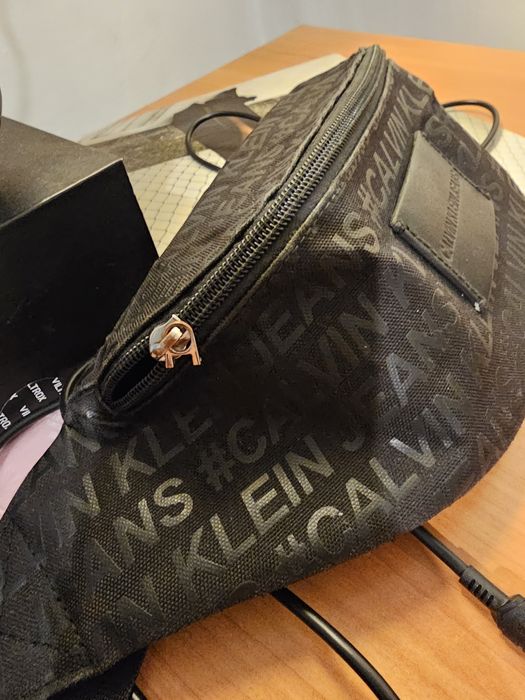 Бананка Calvin Klein