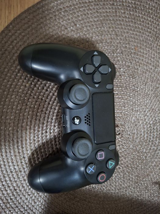 Vând controler Ps4 Nou