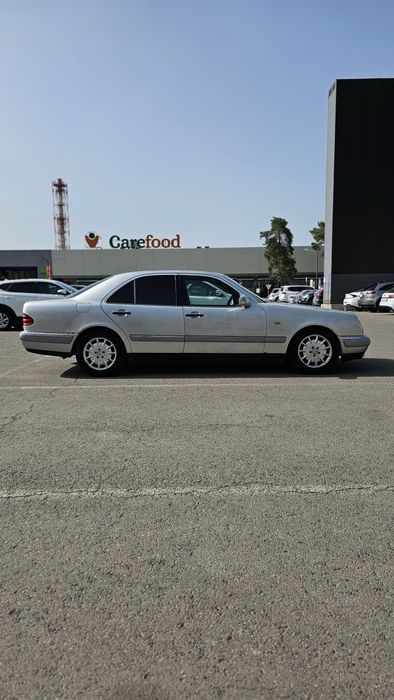 Продам машину w210