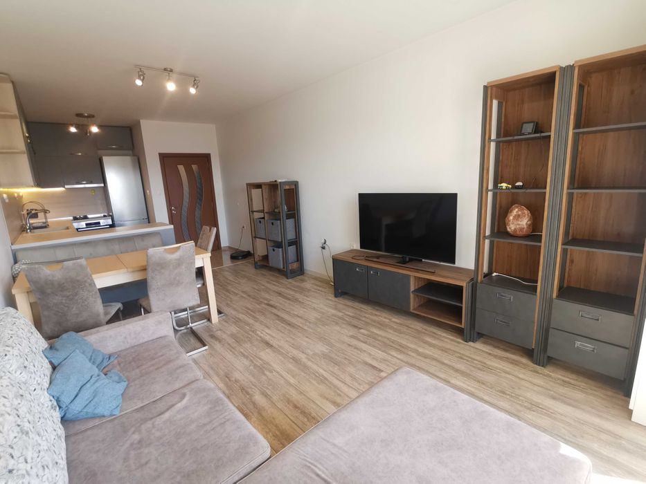 Дава се под наем Тристаен апартамент в София, Витоша - 98 кв.м за 612 € - Снимка #1