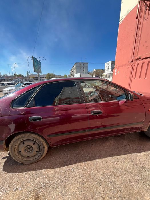 Продам машина Tayota carina E