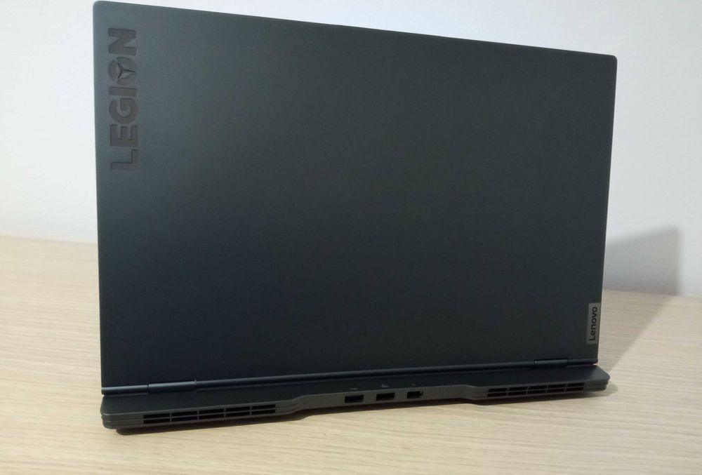 Laptop I9 32GB ram LEGION EXTREM GAMING nvme SSD 1000GB placa video dedicata NVIDIA RTX ecran 15.6 inch 144Hz RATA REFRESH 2 placi video 7 1TERRA