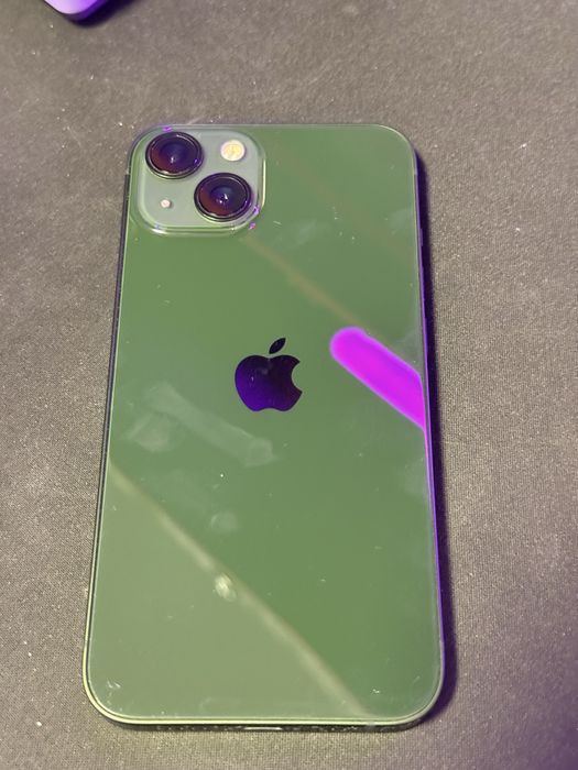 Айфон 13 зелёленький