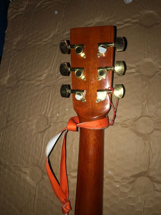 Vand aceasta chitara