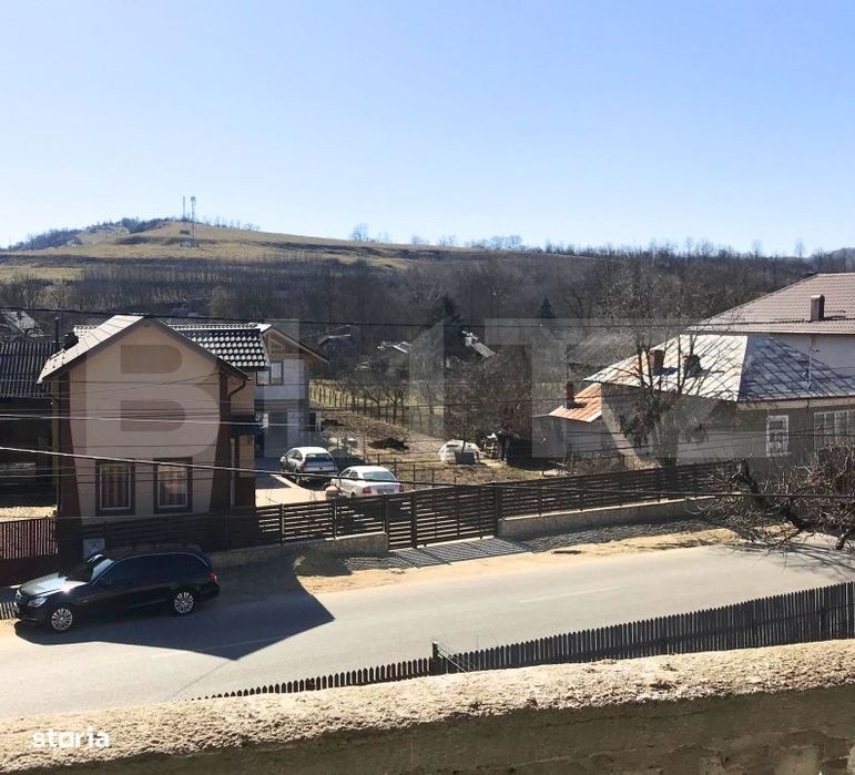 Casa (la rosu), Livada si Padure, Teren Generos si Plata Flexibila –