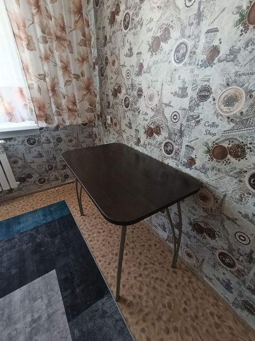 Продам стол кухонный