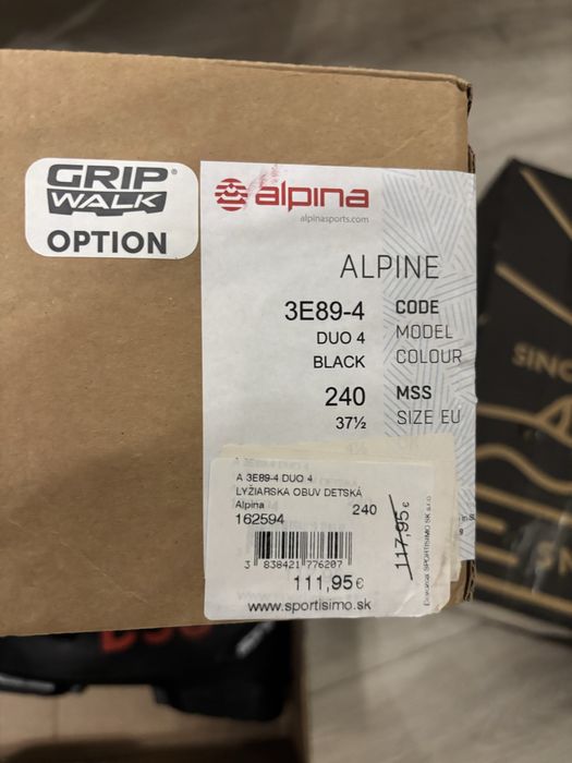 Чисто нови ски обувки