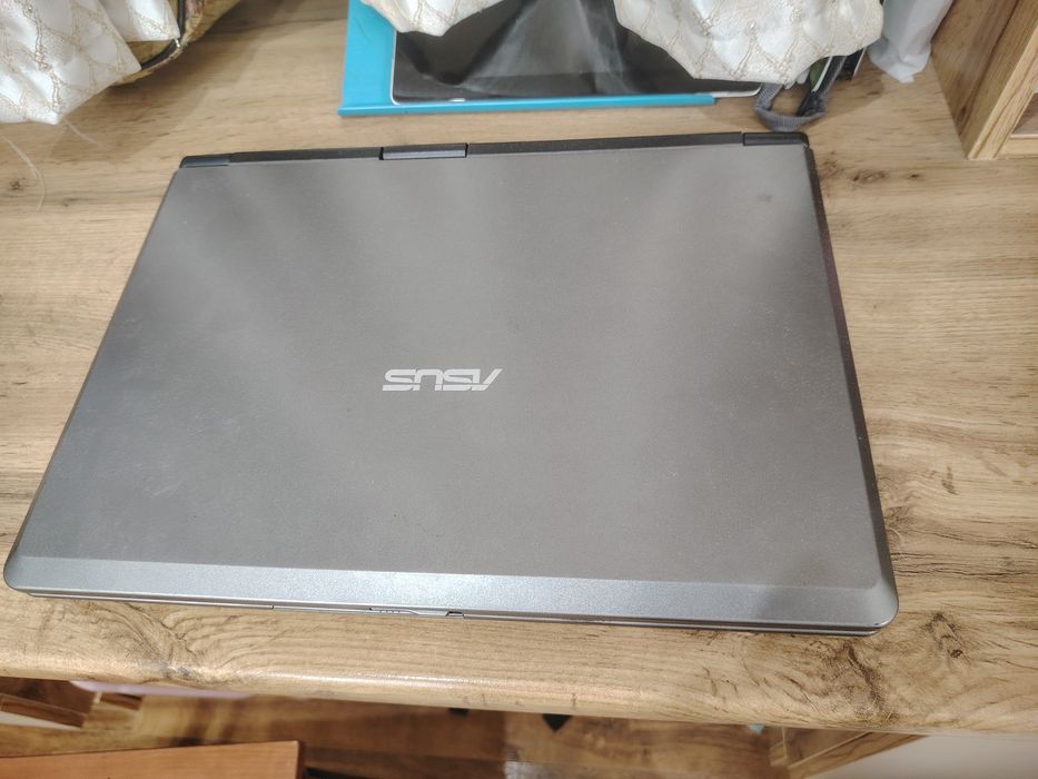 B ноутбук ASUS X51LA
